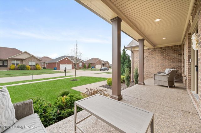 7712 Niemann Dr, Louisville, KY 40291