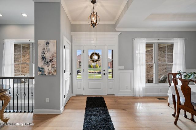 7712 Niemann Dr, Louisville, KY 40291