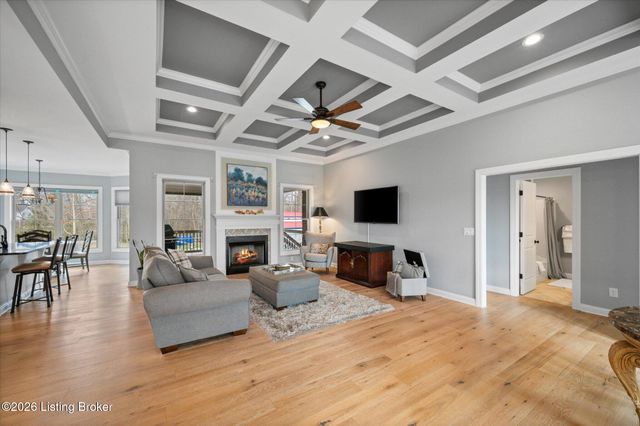 7712 Niemann Dr, Louisville, KY 40291