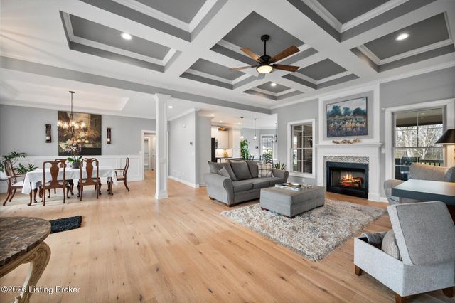 7712 Niemann Dr, Louisville, KY 40291