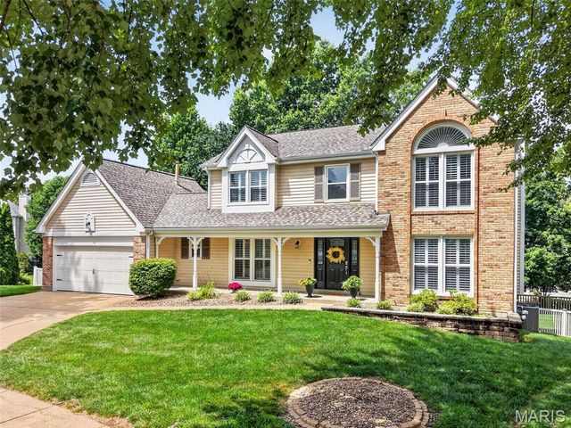 6 Wagonspring Court, St Charles, MO 63303