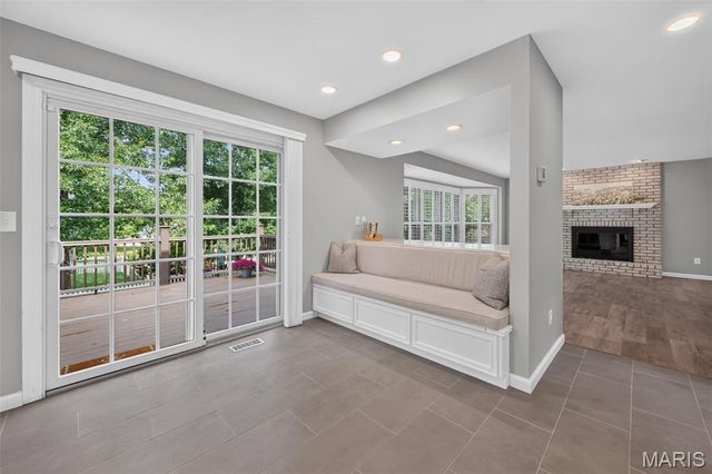 6 Wagonspring Court, St Charles, MO 63303