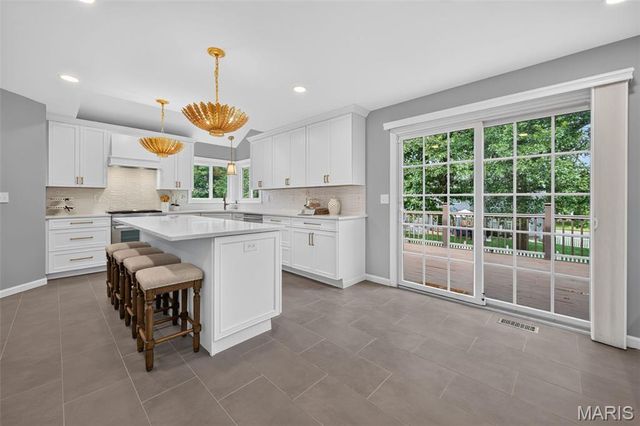 6 Wagonspring Court, St Charles, MO 63303