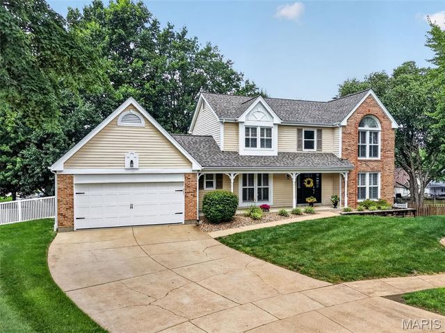 6 Wagonspring Court, St Charles, MO 63303