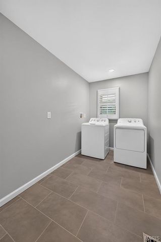 6 Wagonspring Court, St Charles, MO 63303