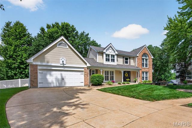 6 Wagonspring Court, St Charles, MO 63303