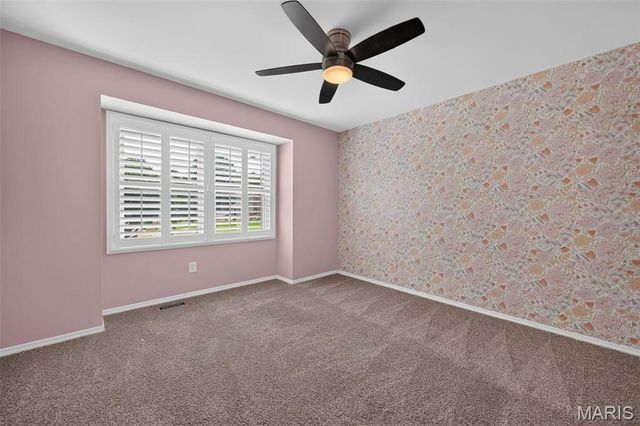 6 Wagonspring Court, St Charles, MO 63303