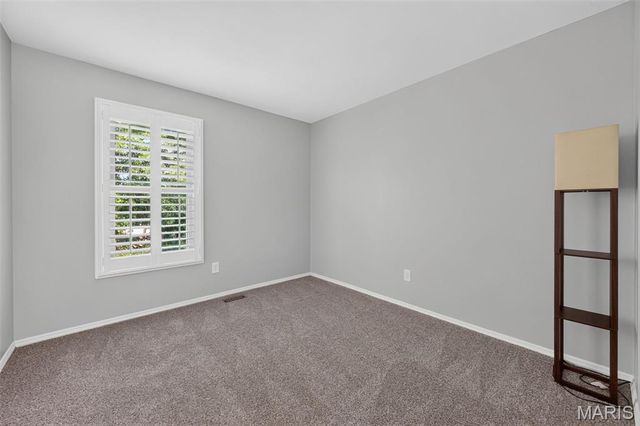 6 Wagonspring Court, St Charles, MO 63303