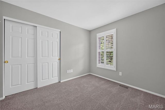 6 Wagonspring Court, St Charles, MO 63303