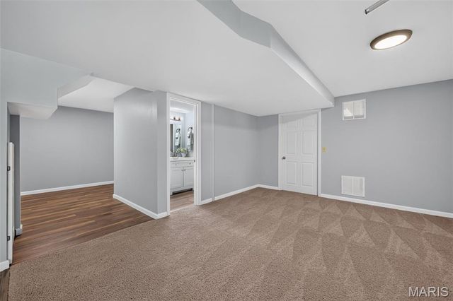 6 Wagonspring Court, St Charles, MO 63303