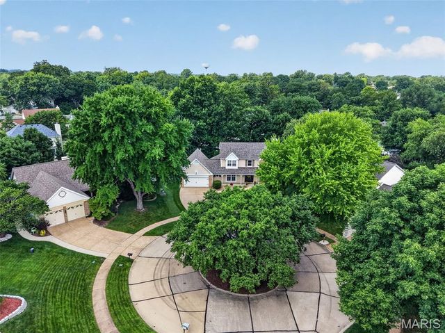 6 Wagonspring Court, St Charles, MO 63303