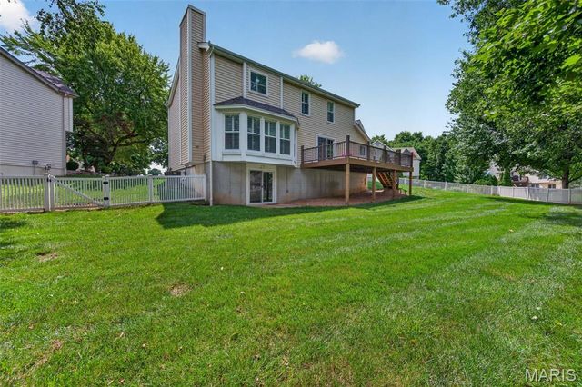 6 Wagonspring Court, St Charles, MO 63303