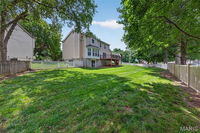 6 Wagonspring Court, St Charles, MO 63303
