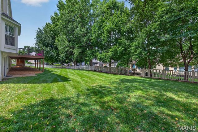 6 Wagonspring Court, St Charles, MO 63303