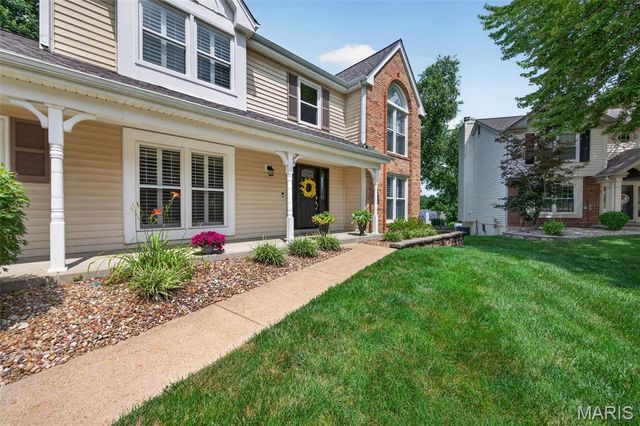 6 Wagonspring Court, St Charles, MO 63303