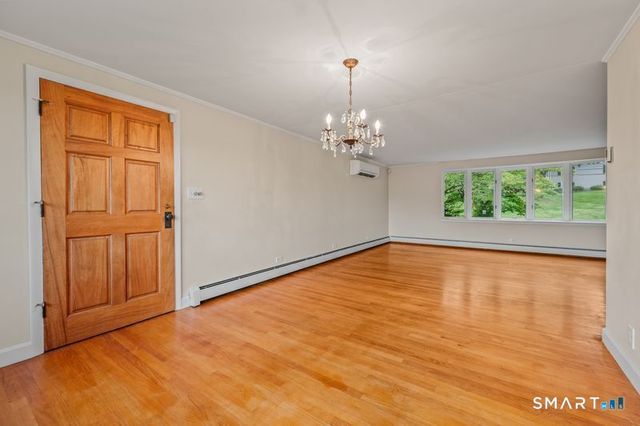 34 Hoskins Road, Bloomfield, CT 06002