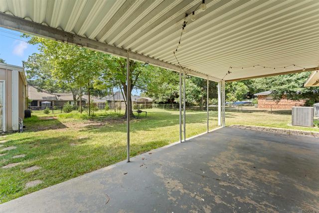 4018 Chestnut St, Zachary, LA 70791
