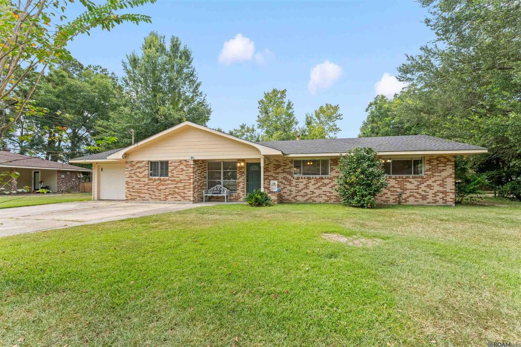 4018 Chestnut St, Zachary, LA 70791
