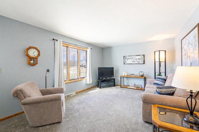 2211 VIRGINIA DRIVE, Manitowoc, WI 54220