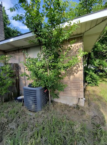 1211 Wolfe City Drive, Greenville, TX 75401
