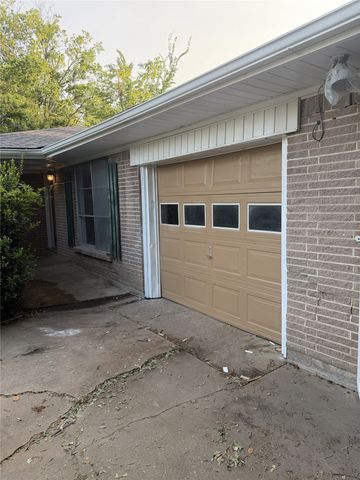 1211 Wolfe City Drive, Greenville, TX 75401