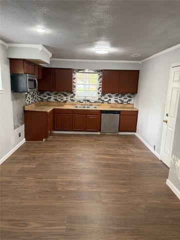 1211 Wolfe City Drive, Greenville, TX 75401