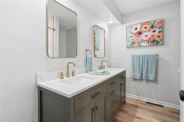 8531 Long Street, Lenexa, KS 66215