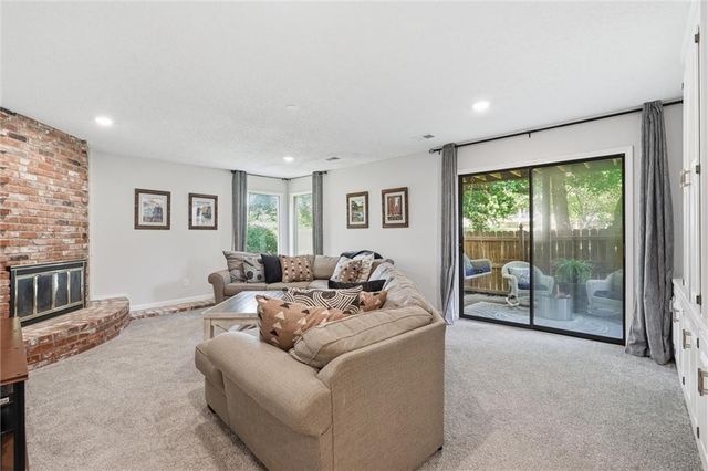 8531 Long Street, Lenexa, KS 66215