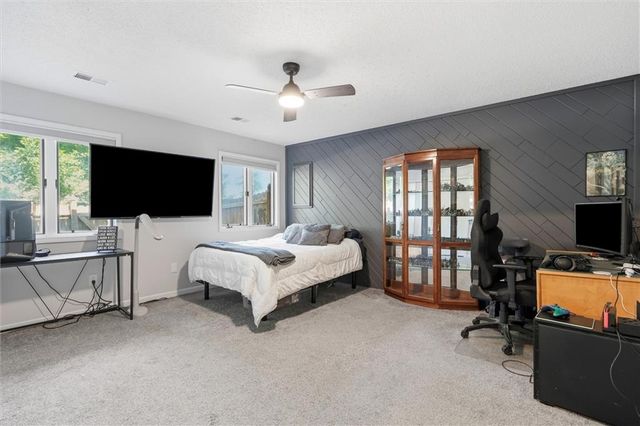 8531 Long Street, Lenexa, KS 66215