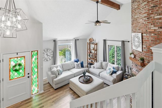 8531 Long Street, Lenexa, KS 66215