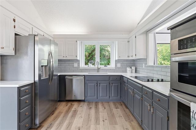 8531 Long Street, Lenexa, KS 66215