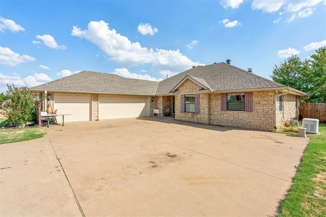 1629 Canyon Bluff Road, Guthrie, OK 73044