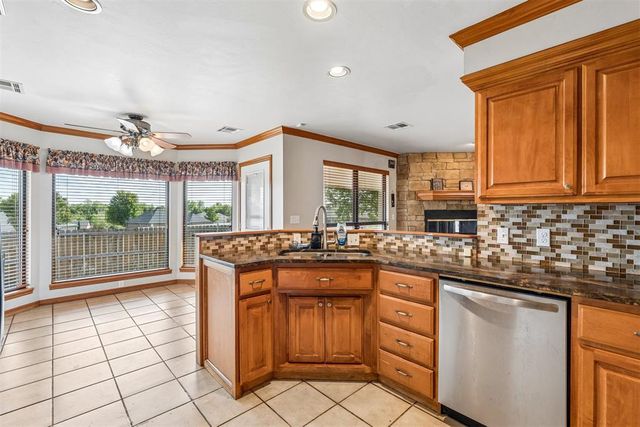 1629 Canyon Bluff Road, Guthrie, OK 73044