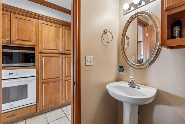 1629 Canyon Bluff Road, Guthrie, OK 73044