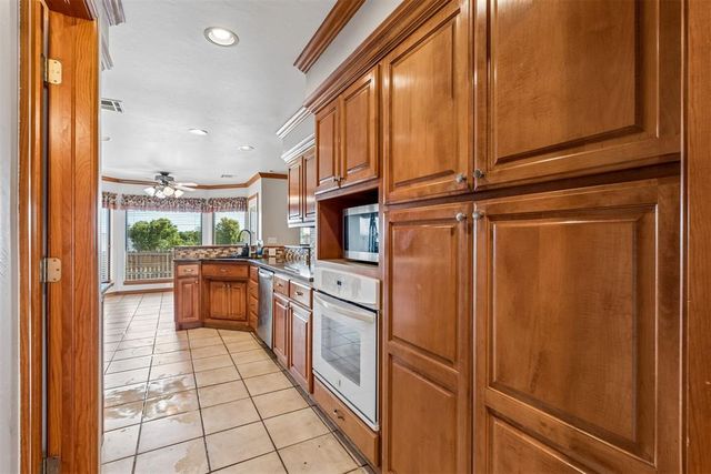 1629 Canyon Bluff Road, Guthrie, OK 73044