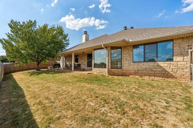 1629 Canyon Bluff Road, Guthrie, OK 73044