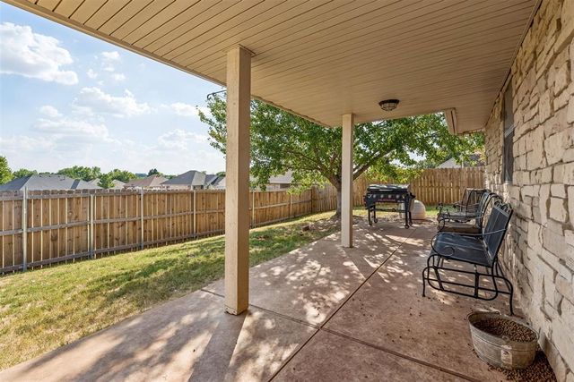 1629 Canyon Bluff Road, Guthrie, OK 73044