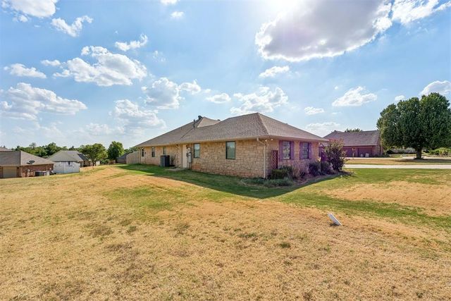 1629 Canyon Bluff Road, Guthrie, OK 73044