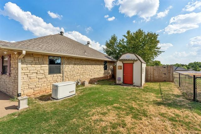 1629 Canyon Bluff Road, Guthrie, OK 73044
