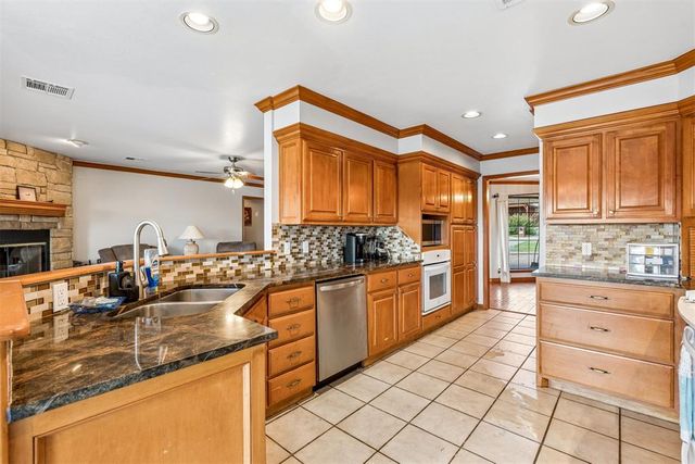 1629 Canyon Bluff Road, Guthrie, OK 73044