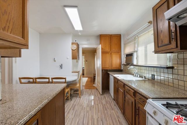 2019 West Boulevard, Los Angeles, CA 90016
