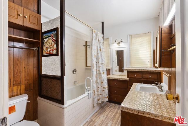 2019 West Boulevard, Los Angeles, CA 90016