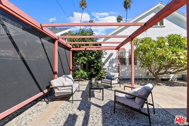 2019 West Boulevard, Los Angeles, CA 90016