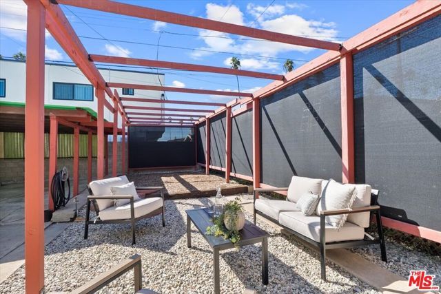 2019 West Boulevard, Los Angeles, CA 90016