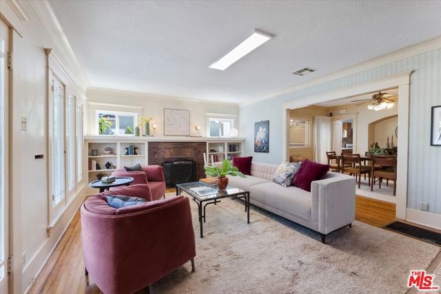 2019 West Boulevard, Los Angeles, CA 90016