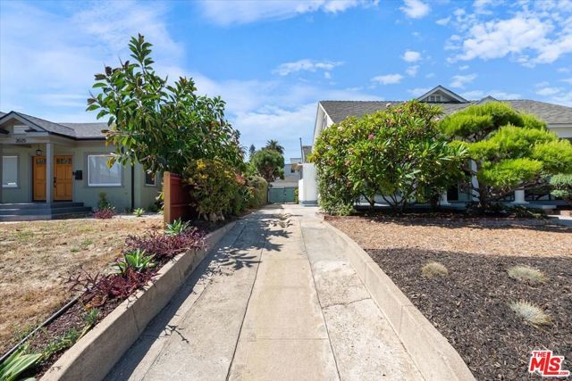 2019 West Boulevard, Los Angeles, CA 90016