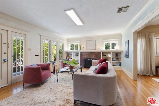 2019 West Boulevard, Los Angeles, CA 90016