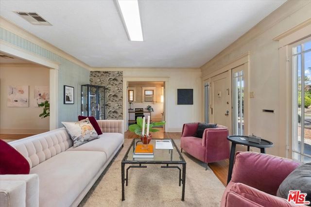 2019 West Boulevard, Los Angeles, CA 90016