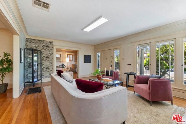 2019 West Boulevard, Los Angeles, CA 90016