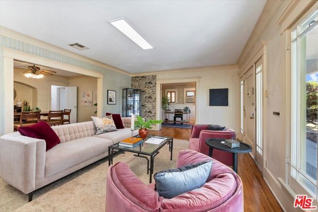 2019 West Boulevard, Los Angeles, CA 90016